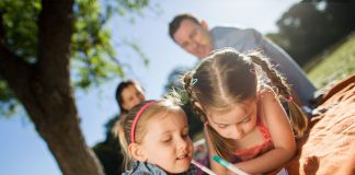 Australia tăng trợ cấp cho các gia đình có từ 2 con đang tuổi đi học